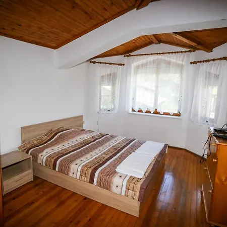 Къща За Гости Вероника Кърджали Villa Ayrovo